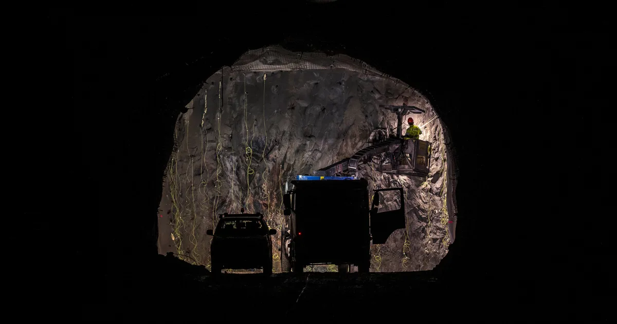 an image to represent a drilling project using piston hammers and dth hammers